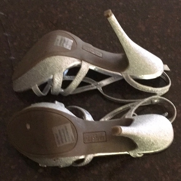 Unlisted by Kenneth Cole - Picture 3 of 3